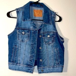 Jean Vest